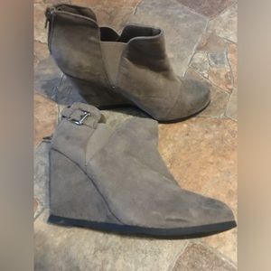 2 pairs wedge booties 8/8.5